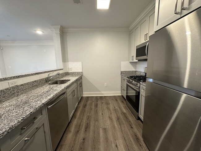Building Photo - 17 Hennery Wy Unit 17J