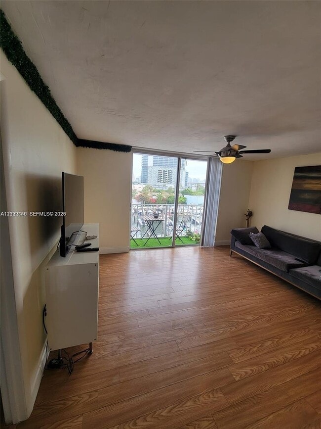 Photo - 1740 NW N River Dr Unit 512