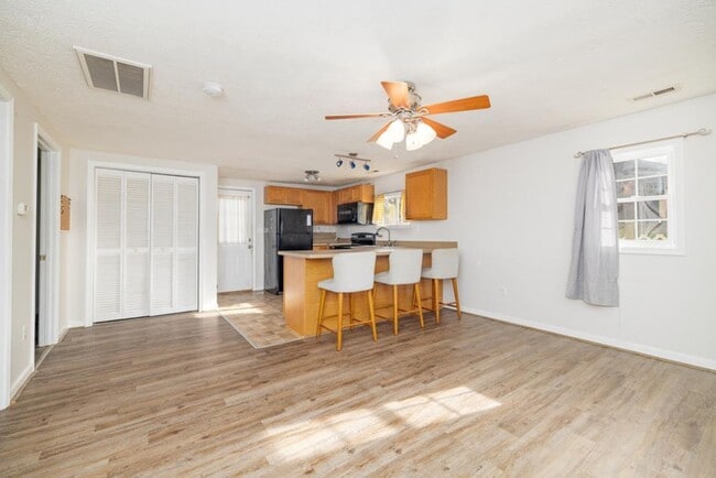 Photo - Updated 2-Bedroom Home Walking Distance to Longwood University!