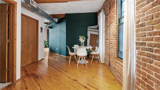Photo - 407 Pine St