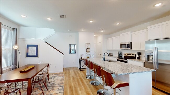 Building Photo - 2942 ELLE DR