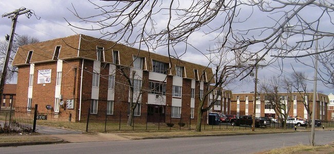 Photo - Four Seasons Apartments