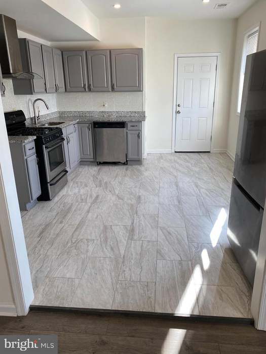 Photo - 15 Lavern Ave Unit B