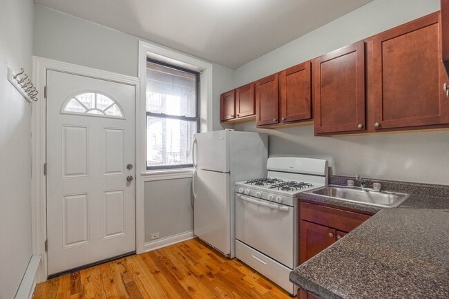 Photo - 4415 N Wolcott Ave Unidad B3