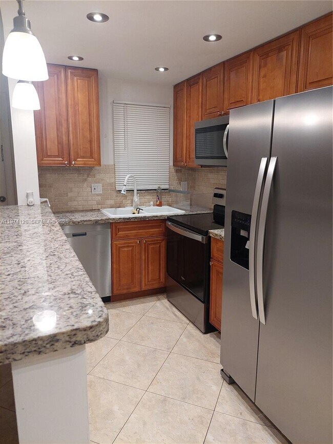 Photo - 714 NE 10th St Unidad 103