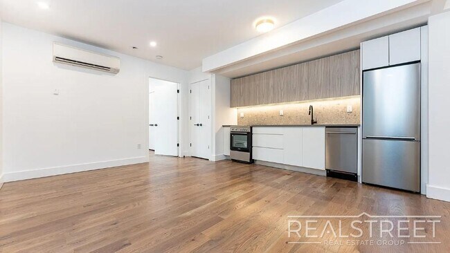 Photo - Montrose Avenue Unit 302