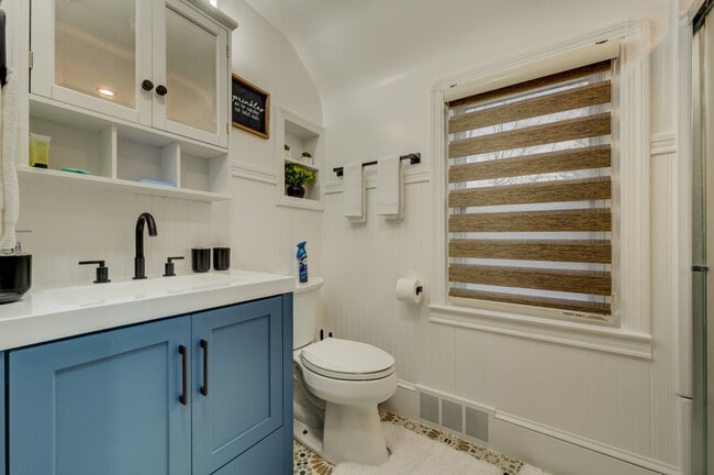 Photo - 3855 Grosvenor Rd Unit ID1061072P