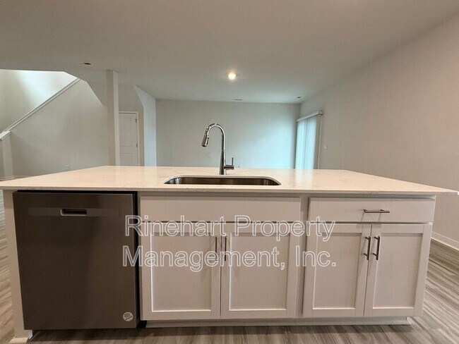 Photo - 328 Ginsberg Rd