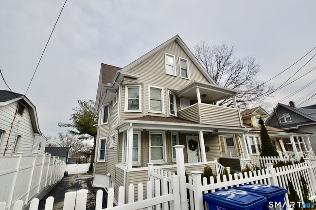 Building Photo - 32 Boston Terrace Unit 2nd fl