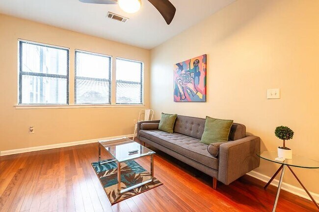 Photo - 898 Oak St SW