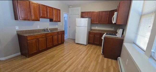 Photo - 18 E 17th St