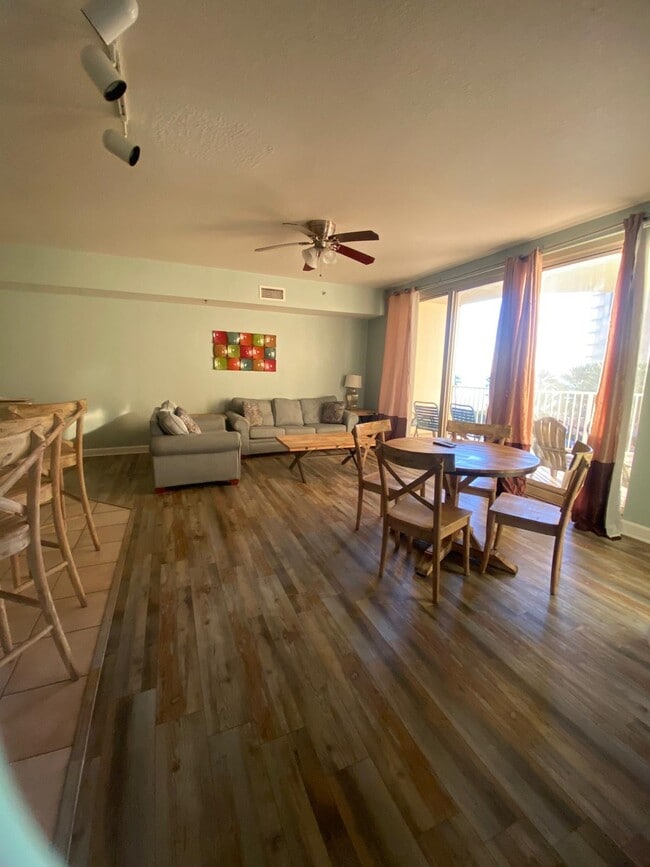 Building Photo - 9900 S Thomas Dr Unit 722