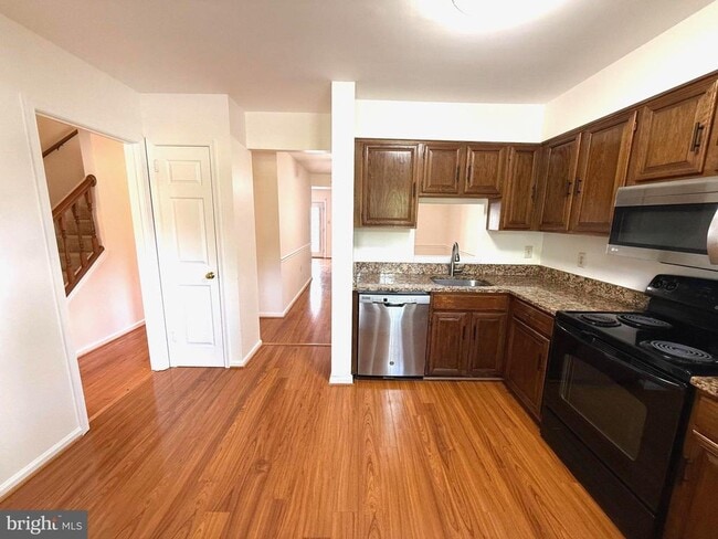 Photo - 338 Nansemond St SE