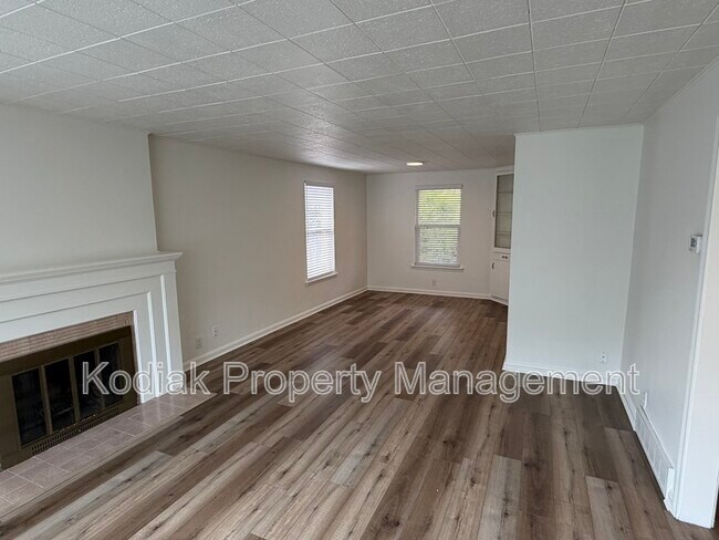 Photo - 237 N Center St