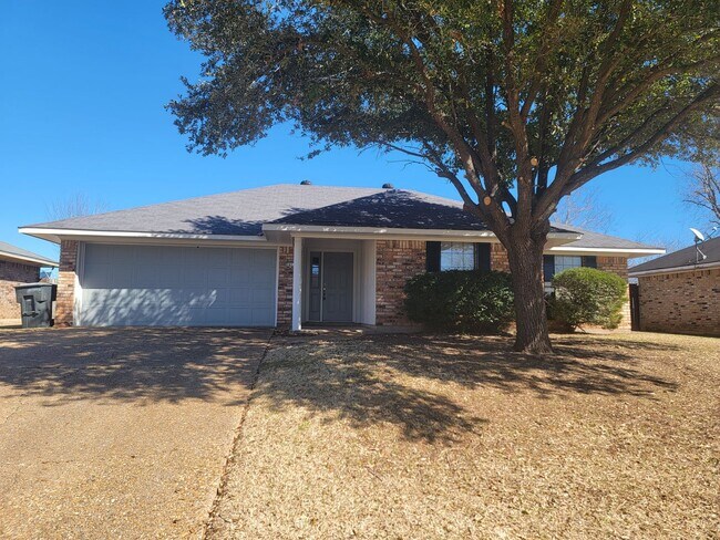 3 Bedroom 2 Bathroom Golden Meadows Bossie... - 3 Bedroom 2 Bathroom Golden Meadows Bossie...