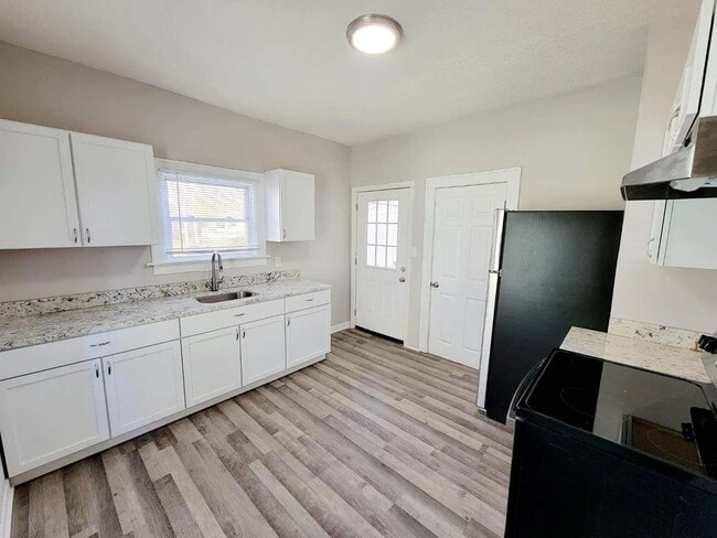 Photo - 1128 Hensley Ave