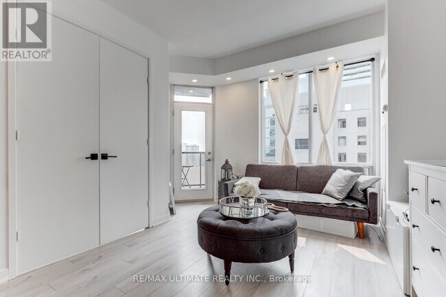 Photo - 85 Bloor St E Unit 1814
