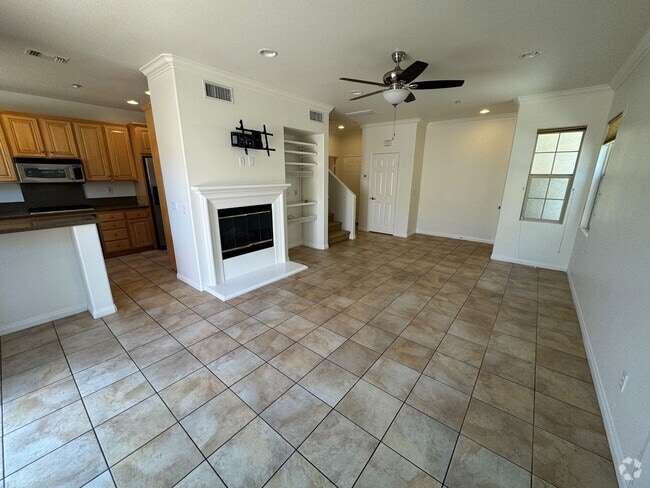 Building Photo - Beautiful Mission Valley Townhome in Escal...