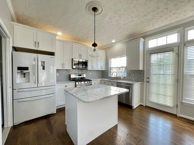 Photo - 8308 Lyndhurst St