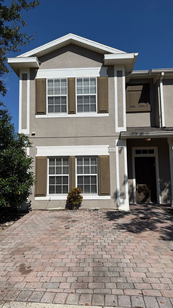 Building Photo - Spacious 4-Bed, 3-Bath End Unit Townhome w...