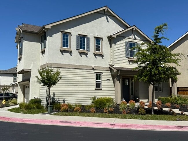 Building Photo - Wallis Ranch Gated Community 3 Bed + Loft / 2.5 Bath Two Story, Community Pool, Gym, small pets OK