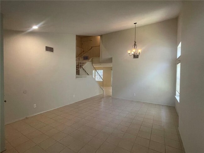 613 Stallion Dr