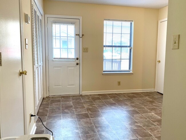 Photo - 231 Winters Ct Unidad Apt B