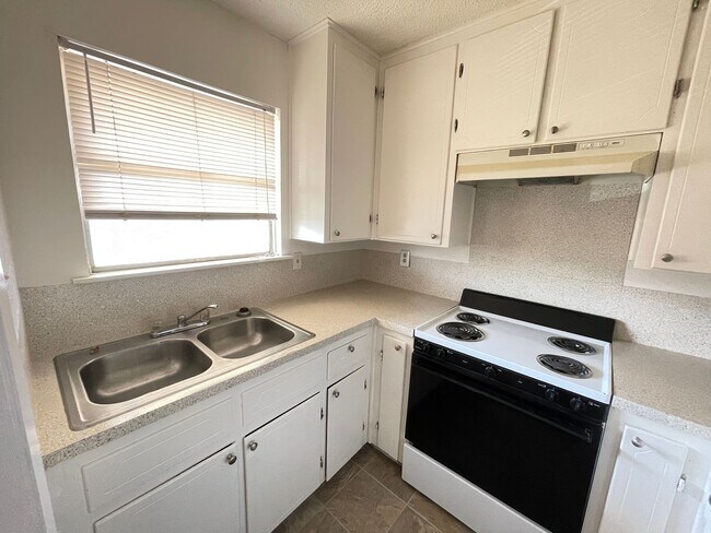 Photo - 101 E Cardinal Ln Unit 1