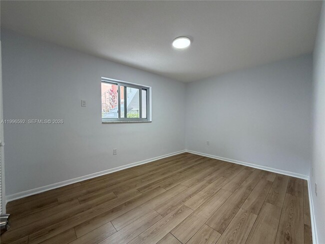 Photo - 1460 SW 4th St Unit 2