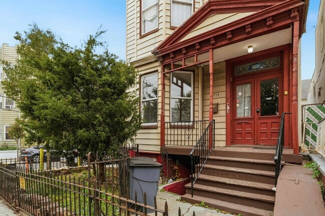 Building Photo - 1714 West St Unit 1