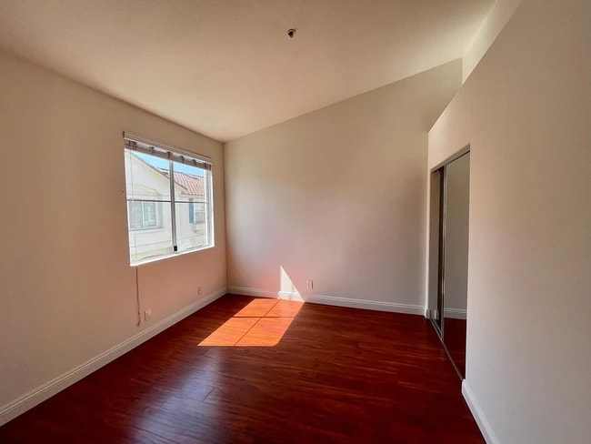 Photo - 5405 Marine Ave