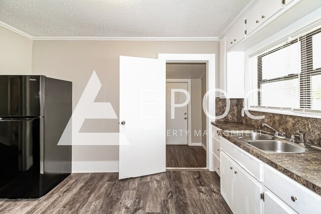 Photo - 705 E Hughbert St