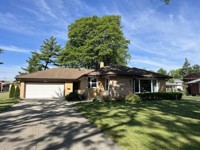 1431 E Emmerson Ln