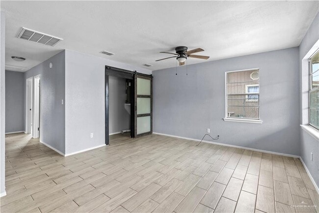 Photo - 10 E Wells St