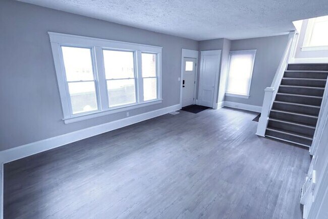 Photo - 893 Delia Ave