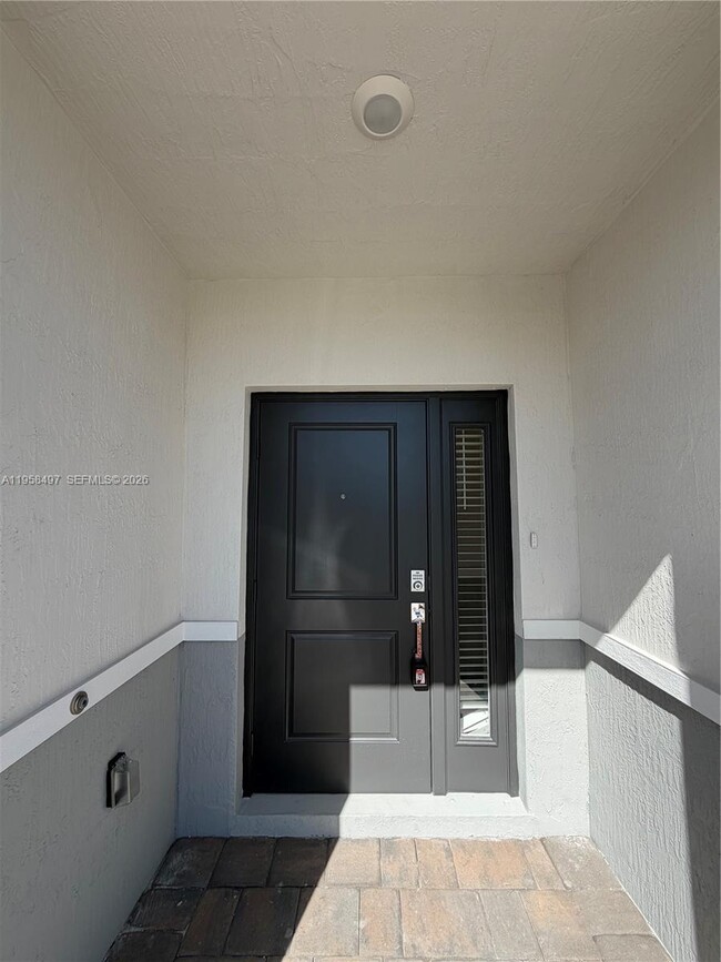 Photo - 323 NE 16th St