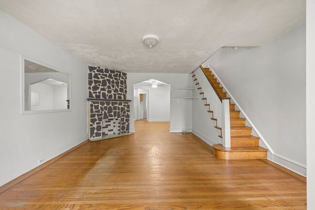 Photo - ???UPDATED 3 BEDROOMS AND 1BATH HOME LOCATED IN WEST OAK LANE