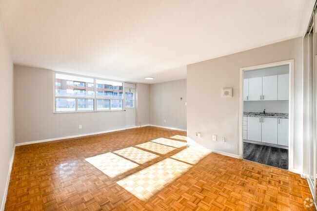 2BR, 1BA - 937 SF - Living Room