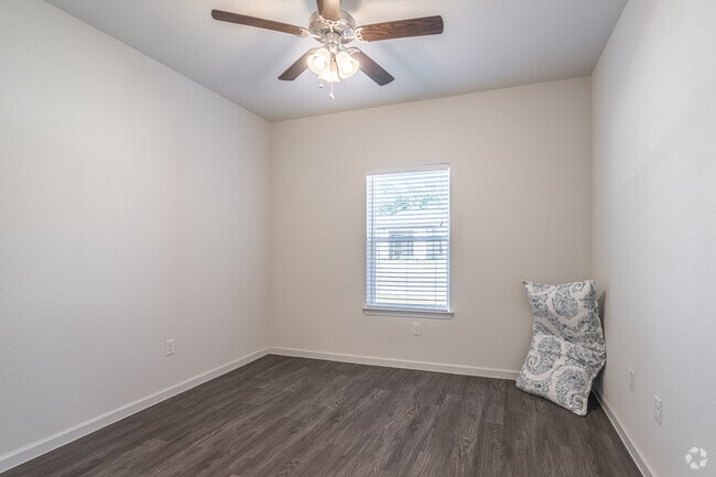 2BR, 2BA - 850SF