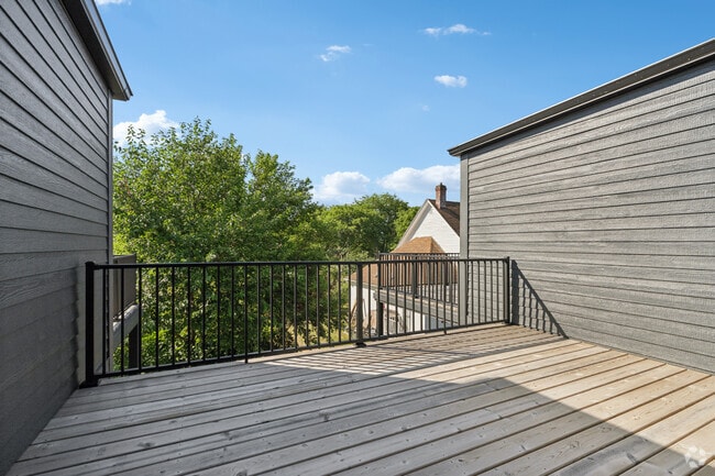 2BR, 1.5BA - 1138SF - Balcony