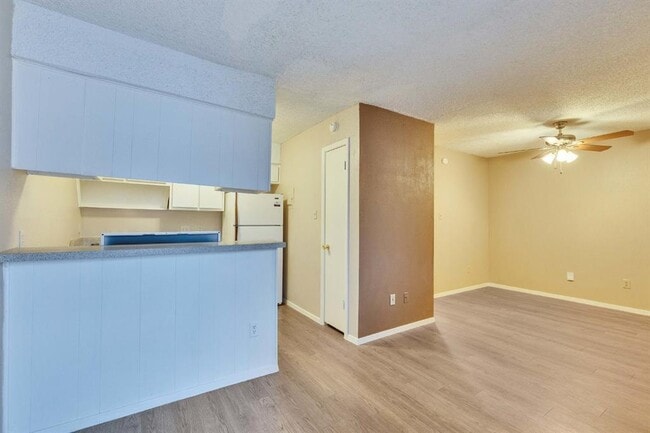 Building Photo - 400 W 34th St Unit 101 Rental