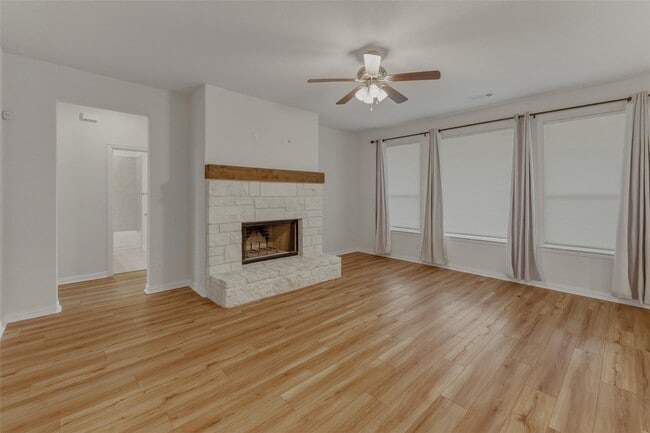 1037 Flagstone Dr
