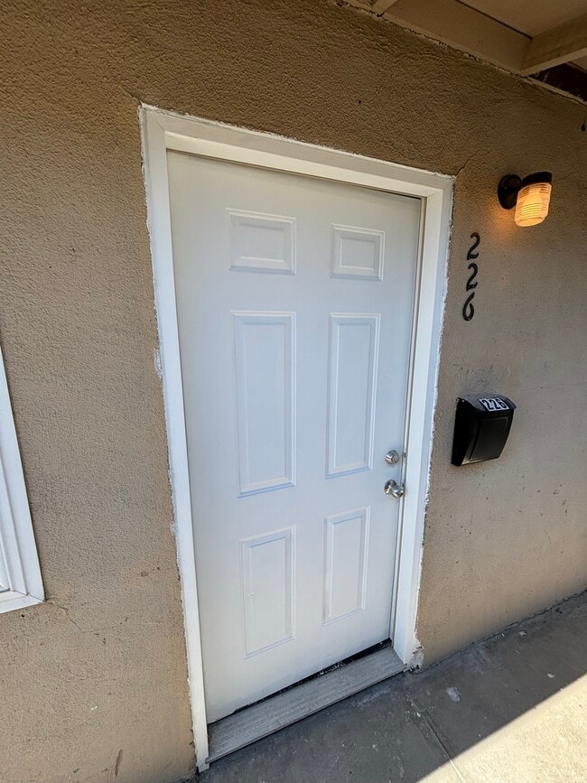 Building Photo - 226 W 20th St