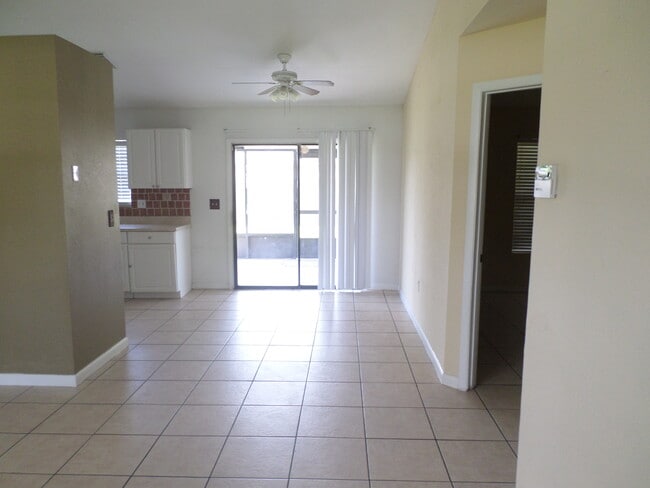 Photo - 658 Dromedary Ct Casa