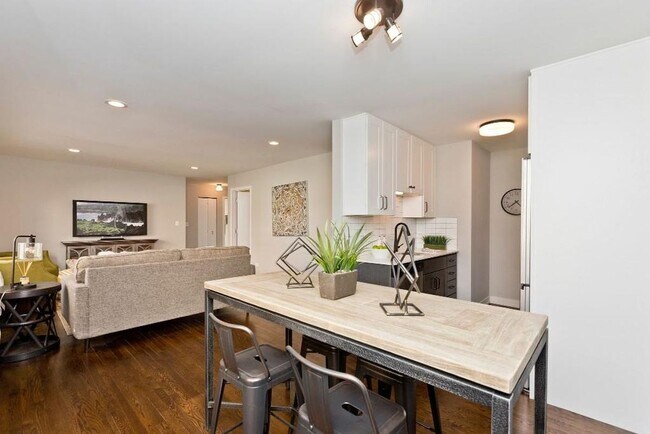 Photo - 5536 N Sheridan Rd