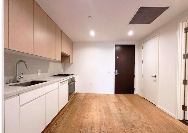 Building Photo - 877 Francisco St Unit 1110 Rental
