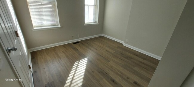 Building Photo - 10th Street Apartments Unit 2353 A