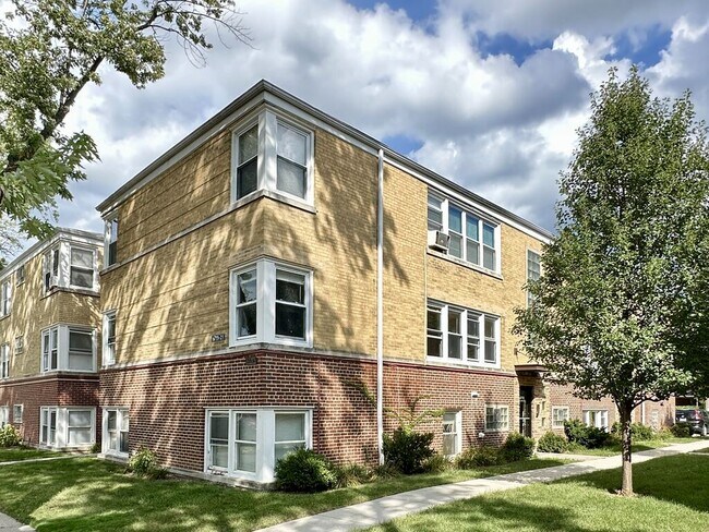 Building Photo - 6719 N California Ave Rental