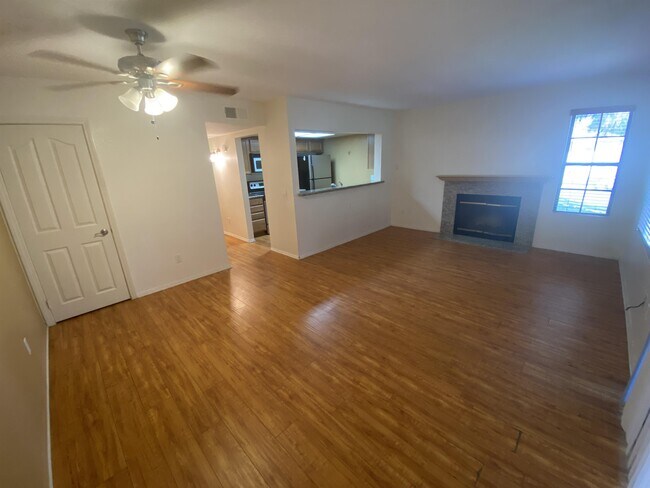 15048 Av. Venusto