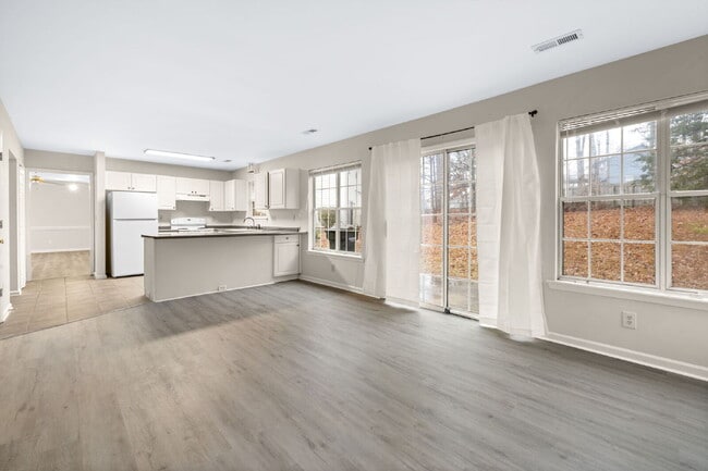Photo - Experience a comfortable 3-bedroom, 3-bathroom single-family house.